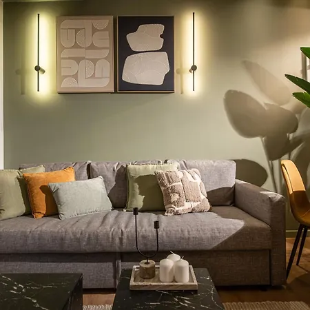 Apartment Ant19- Stylish 1br With Balcony In *